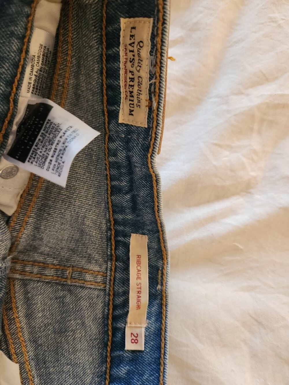 Levi's Ribcage Straight 28 - Picture 8 of 11